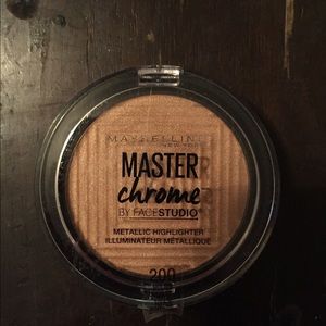 Brand new never opened. Maybelline bronzer